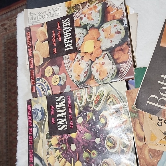 VINTAGE ASSORTMENT BUNDLE OF OLD COOKBOOKS YOU GET THEM ALL. SEE PHOTOS 👀. - Picture 3 of 5